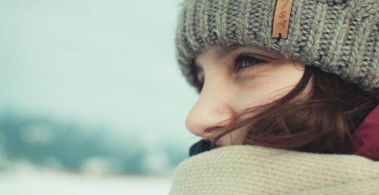 woman wearing a woolly hat